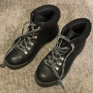 Winter boots , size 8, worn maybe 3 times, nice and warm
